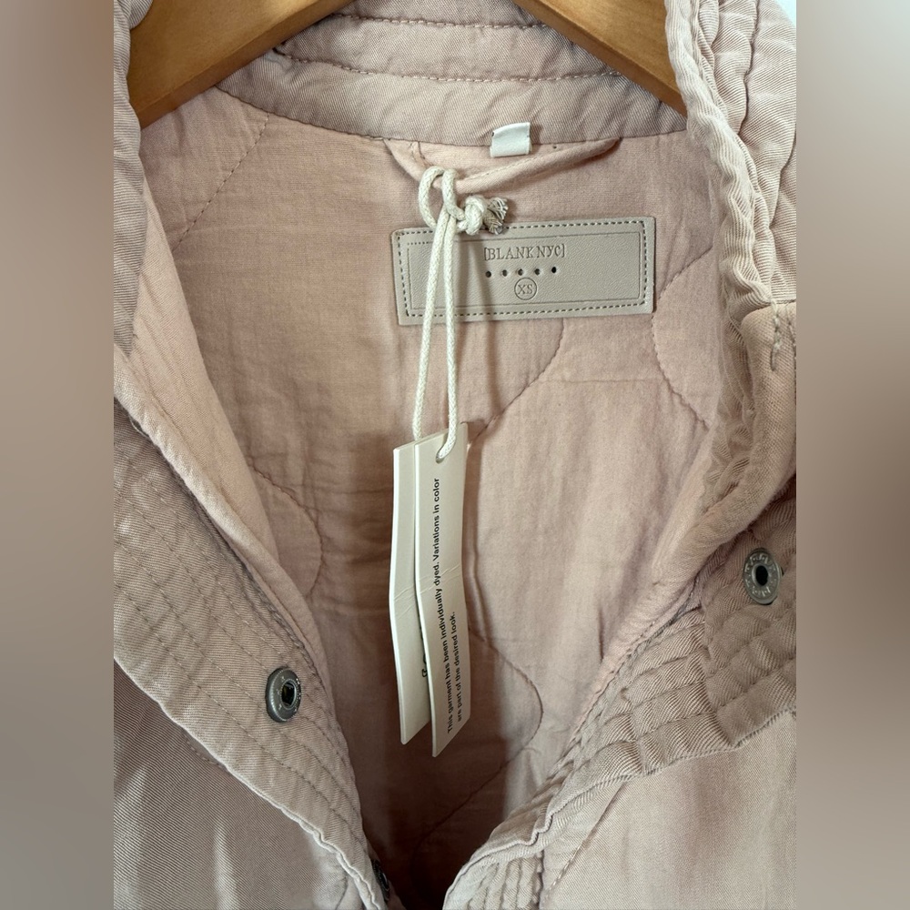 NWT Blank NYC Women’s Quilted Puffer Jacket in Soft Pink Sz XS - Picture 4 of 4